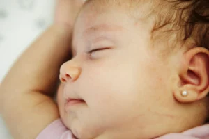 How to Help Your Baby Sleep Comfortably After Ear Piercing