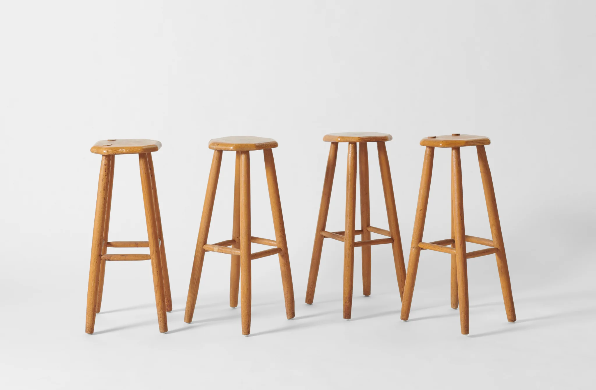 Bar Chairs Manufacturer