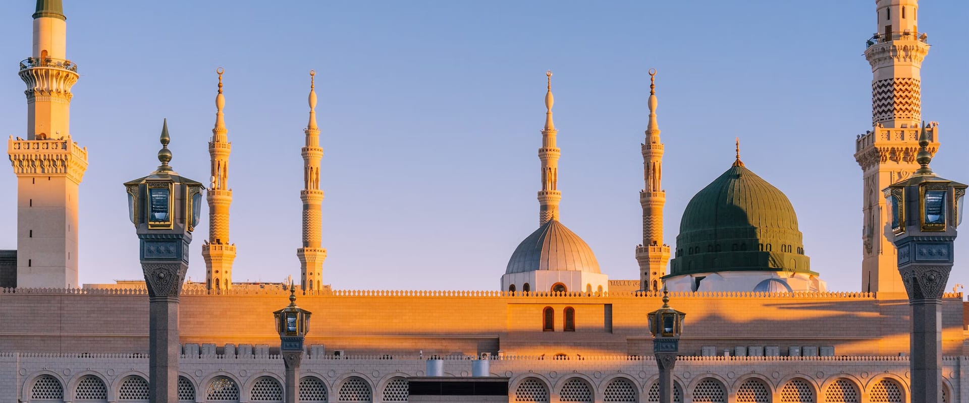 Reliable Umrah Taxi Services in Madinah