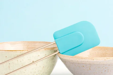 how to clean spatula