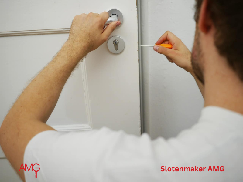 slotenmaker met BTW-factuur