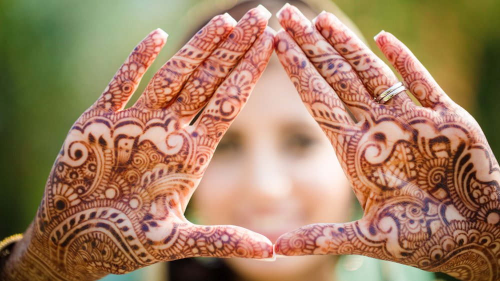 henna artist in Dubai