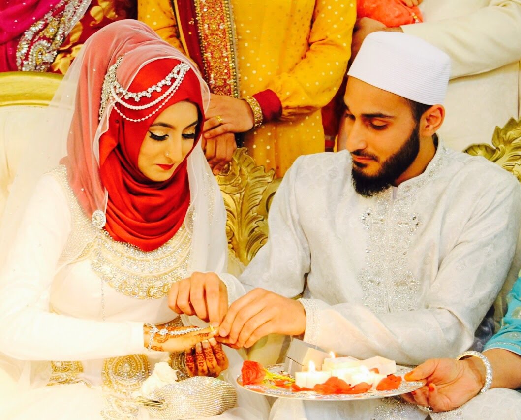 Marriage is a beautiful and sacred bond in Islam, a union that completes half of one’s faith. For those wishing to marry the person they love within the boundaries of Islam, turning to Allah (SWT) through sincere dua (supplication) is a crucial step. So, Love marriages, when pursued with respect for Islamic principles, can bring immense joy and fulfillment. But This article explores the importance of dua for love