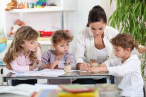 What Parents Should Ask Before Hiring a Babysitting Service in Dubai